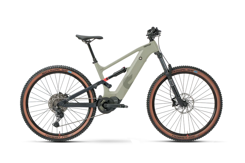 HEPHA – All Mountain 7 Carbon Limited – Light Olive – High Step – 2027