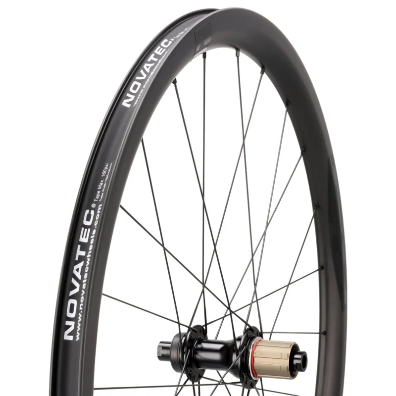Novatec R3 Disc | Laufradsatz 28" Carbon | Rennrad | Centerlock | 12x100 / 12x142 mm | Shimano HG
