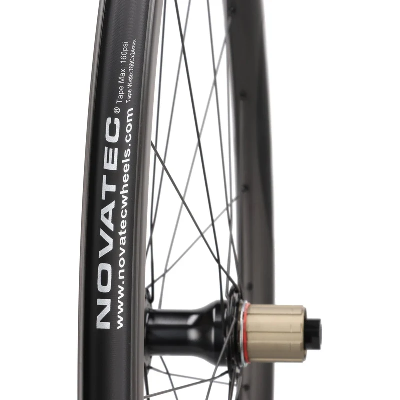 Novatec R3 Disc | Laufradsatz 28" Carbon | Rennrad | Centerlock | 12x100 / 12x142 mm | Shimano HG