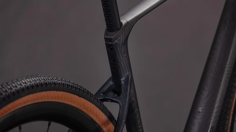 CUBE Nuroad C:62 EXC carbon´n´crisscross