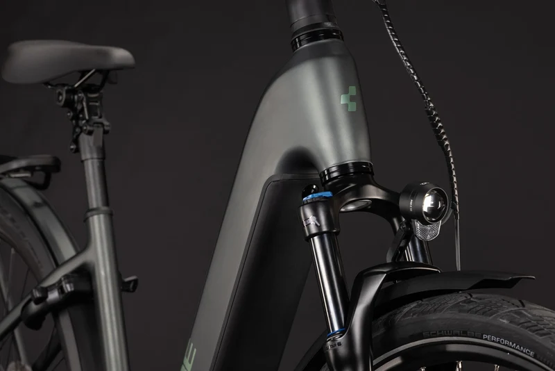 CUBE Kathmandu Hybrid Deluxe Pro 800 blackforest´n´chrome