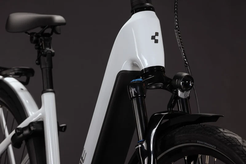 CUBE Kathmandu Hybrid Deluxe Pro 800 metallicwhite´n´chrome