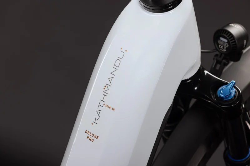 CUBE Kathmandu Hybrid Deluxe Pro 800 metallicwhite´n´chrome