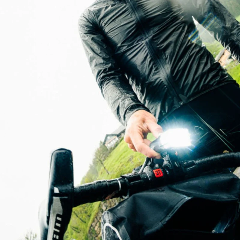 Eclairage avant 1500 lumens avec commande déportée Zéfal Supervision F1500