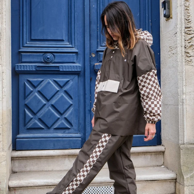 Poncho de pluie court Poule Party adulte Damier Kaki