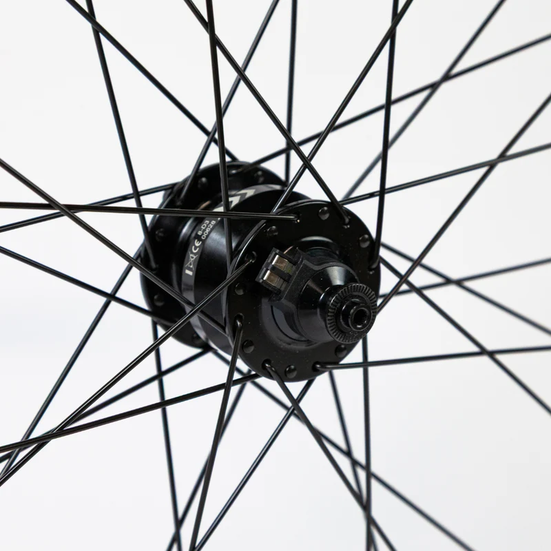 Roue avant de 28 pouces avec moyeu dynamo Shutter Précision - disque 9mm