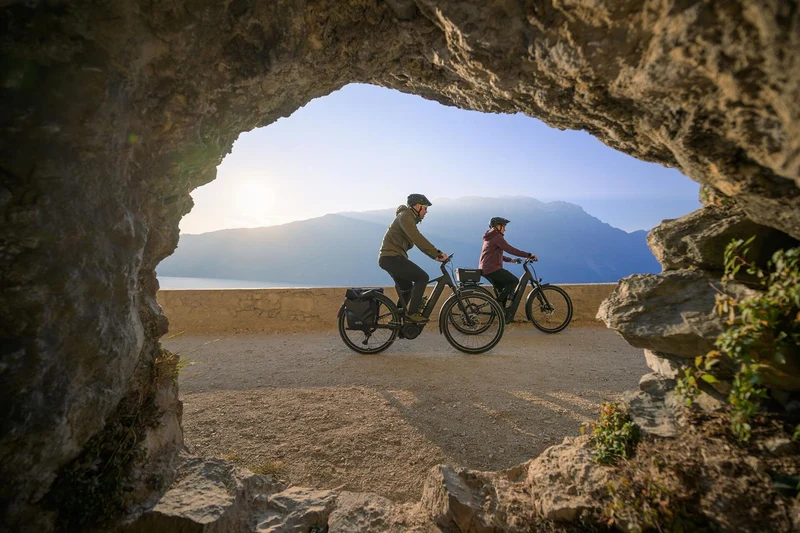 Cube Kathmandu Hybrid One11 HPC SLT 800 Wh E-Bike Easy Entry 28" carbon´n´silverdust
