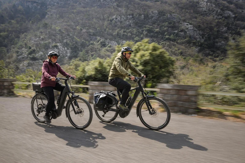 Cube Kathmandu Hybrid One11 HPC SLT 800 Wh E-Bike Easy Entry 28" carbon´n´silverdust