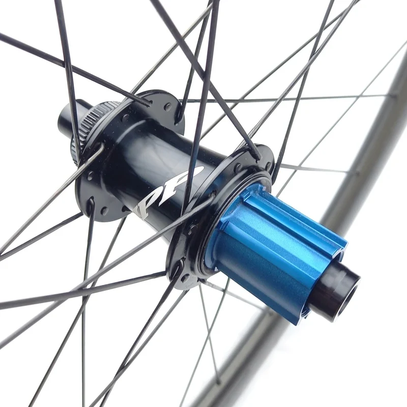 ZIPP Hinterrad Carbon 302 Disc Clincher Laufrad Hinten