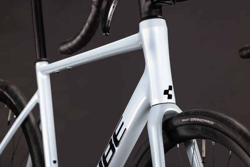 CUBE Attain Race glacier´n´black