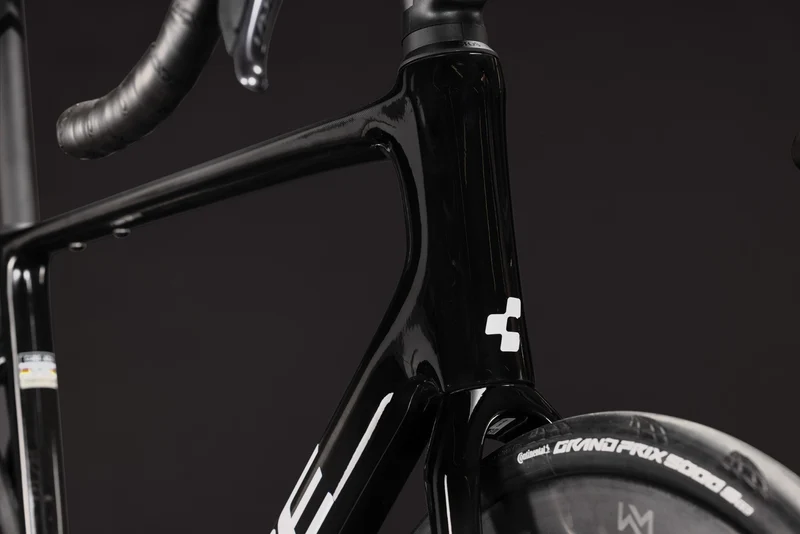 CUBE Attain C:62 SLT carbon´n´white