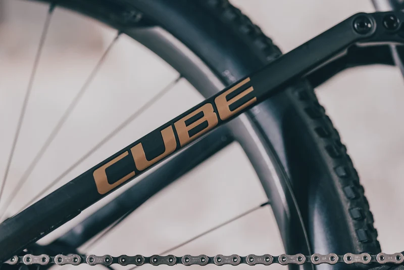 Cube AMS Hybrid One44 C:68X SLT 400 Wh E-Bike Fully 29" carbon´n´golddust