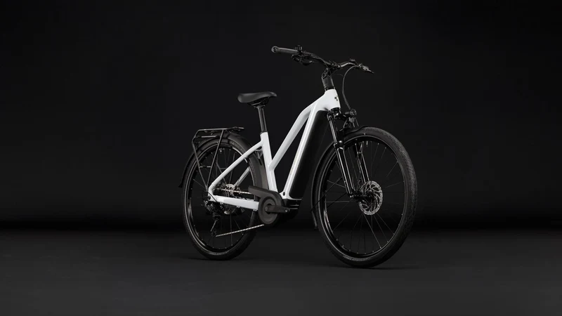 Cube Touring Hybrid ONE 600 Wh E-Trekkingbike Trapeze 28" metallicwhite´n´chrome