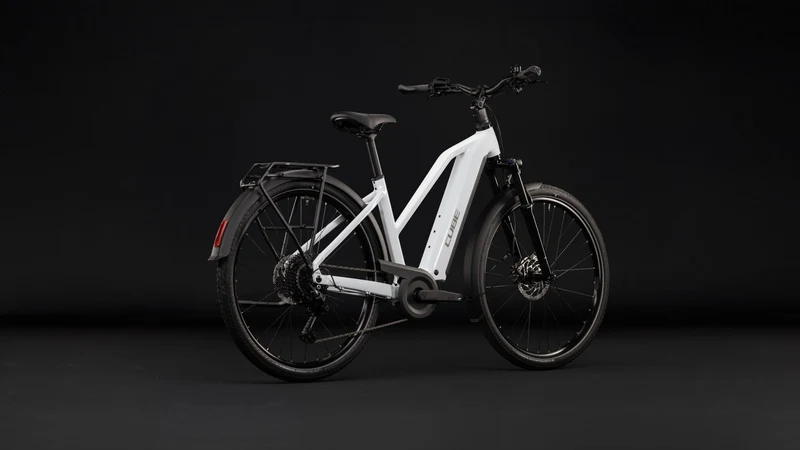 Cube Touring Hybrid ONE 600 Wh E-Trekkingbike Trapeze 28" metallicwhite´n´chrome