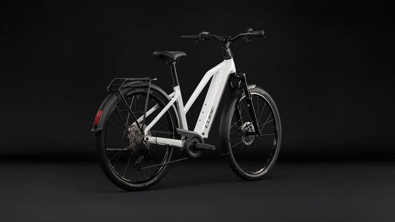 Cube Nuride Hybrid Performance 720 Wh E-Trekkingbike Trapeze 28" metallicwhite´n´grey