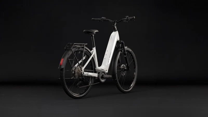 Cube Nuride Hybrid Performance 720 Wh E-Trekkingbike Easy Entry 28" metallicwhite´n´grey