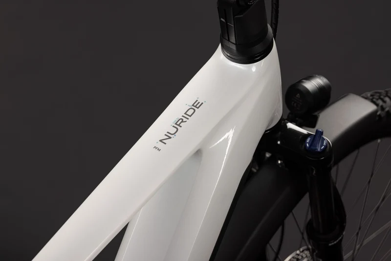 Cube Nuride Hybrid Performance 720 Wh E-Trekkingbike Diamant 28" metallicwhite´n´grey