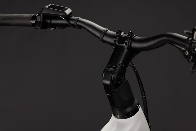 Cube Nuride Hybrid Performance 720 Wh E-Trekkingbike Diamant 28" metallicwhite´n´grey