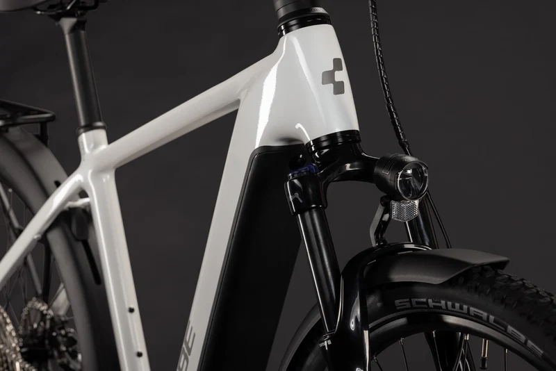 Cube Nuride Hybrid Performance 720 Wh E-Trekkingbike Diamant 28" metallicwhite´n´grey