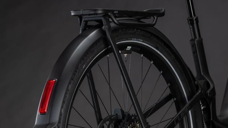 CUBE Kathmandu Hybrid ONE11 HPC SLT 800 carbon´n´silverdust
