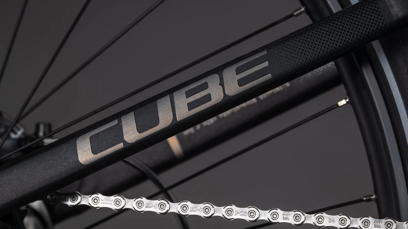 CUBE Kathmandu Hybrid ONE11 HPC SLT 800 carbon´n´silverdust