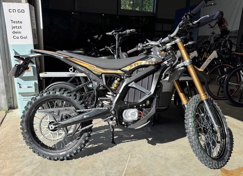SUR-RON Ultra Bee T L3e 2026er Modell mit 24,5 KW und Wheelie Control