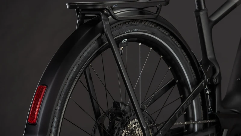 CUBE Kathmandu Hybrid ONE11 HPC SLT 800 carbon´n´silverdust