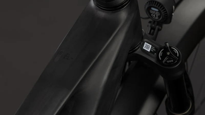 CUBE Kathmandu Hybrid ONE11 HPC SLT 800 carbon´n´silverdust
