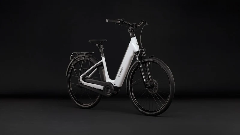 Cube Supreme RT Hybrid Comfort EX 600 Wh E-Trekkingbike Easy Entry metallicwhite´n´reflex