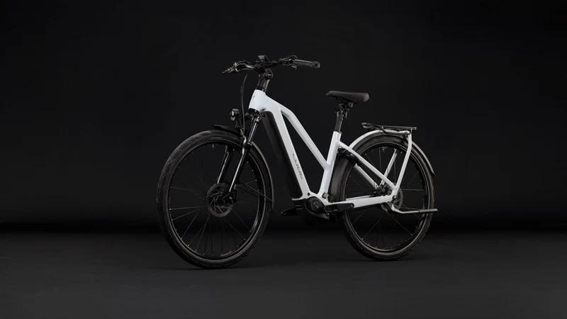 Cube Kathmandu Hybrid Deluxe Pro 800 Wh E-Trekkingbike Trapeze 28" metallicwhite´n´chrome