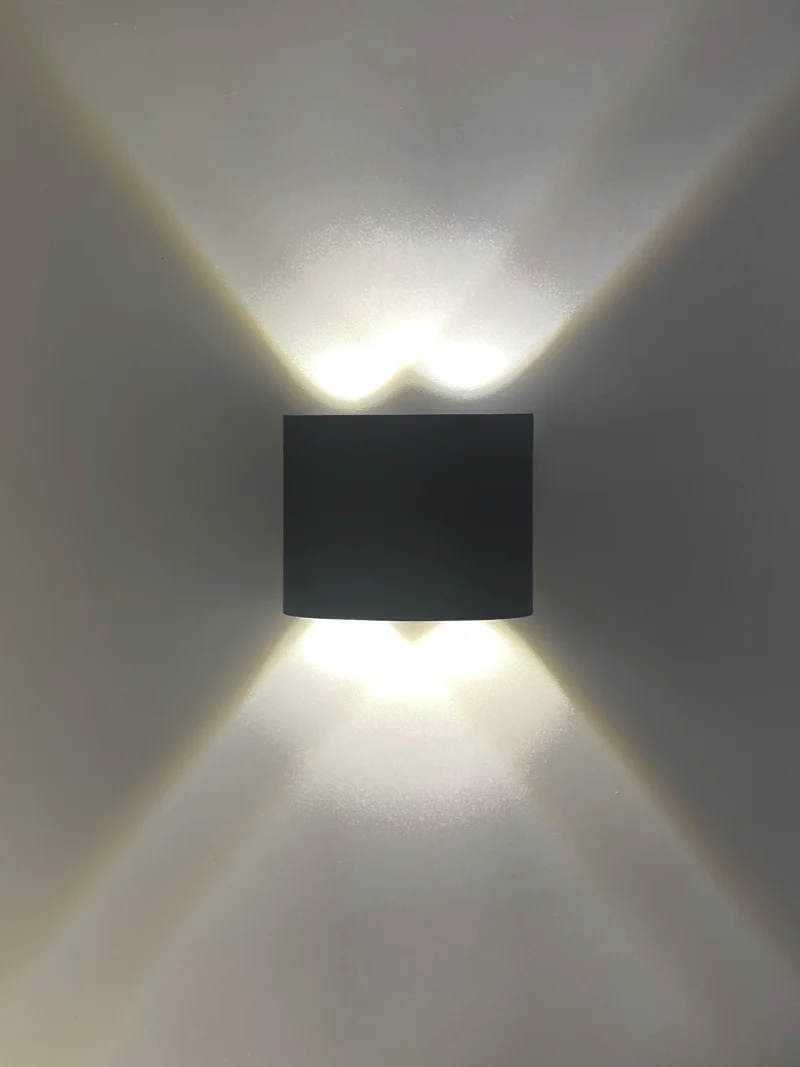 LED-Wandleuchte halbrund Up&Down-Light 2 Leuchtmittel IP65 – Wasserdicht IP65, Kabellänge 30 cm