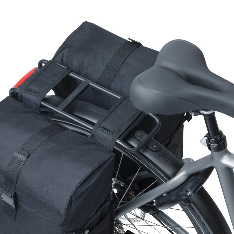 Sacoche double avec fixation universelle pour porte-bagages Basil Move 2 x 15L