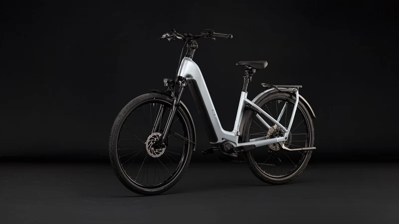 Cube Kathmandu Hybrid ONE 800 Wh E-Trekkingbike Easy Entry 28" silverstar´n´reflex