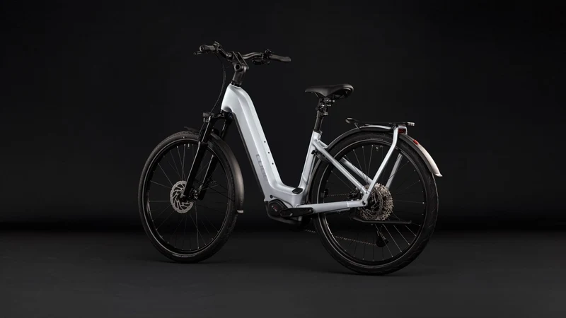 Cube Kathmandu Hybrid ONE 800 Wh E-Trekkingbike Easy Entry 28" silverstar´n´reflex