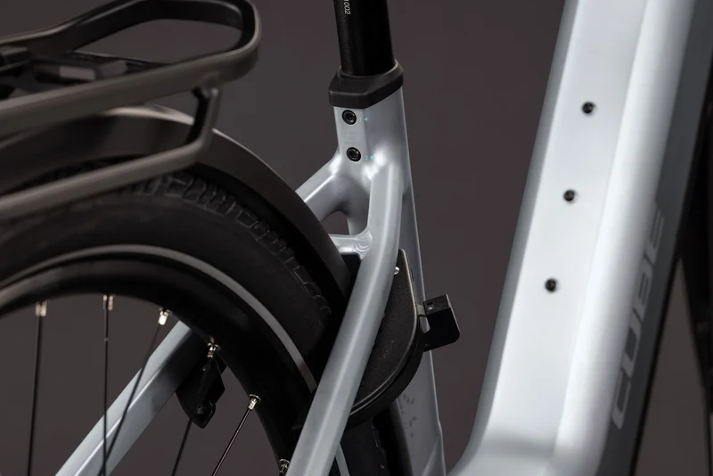 Cube Kathmandu Hybrid ONE 800 Wh E-Trekkingbike Easy Entry 28" silverstar´n´reflex