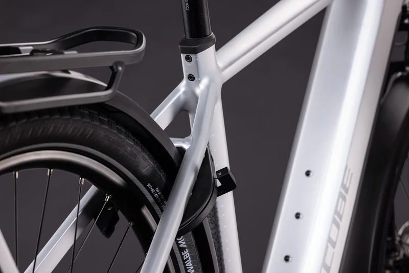 Cube Kathmandu Hybrid ONE 800 Wh E-Trekkingbike Diamant 28" silverstar´n´reflex