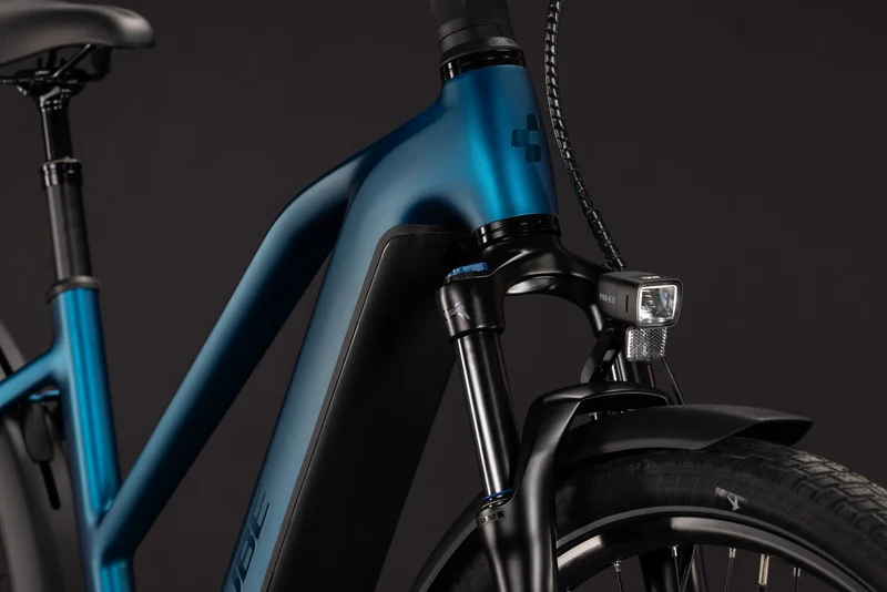 Cube Touring Hybrid Pro 800 Wh E-Trekkingbike Trapeze 28" electricblue´n´prizm