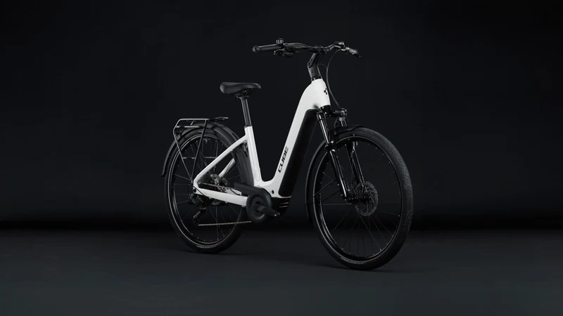 Cube Touring Hybrid ONE 600 Wh E-Trekkingbike Easy Entry 28" metallicwhite´n´chrome