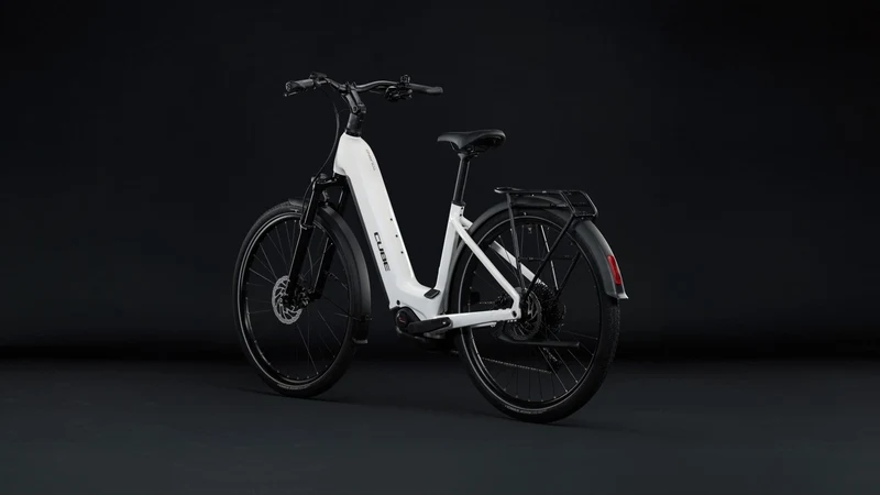 Cube Touring Hybrid ONE 600 Wh E-Trekkingbike Easy Entry 28" metallicwhite´n´chrome