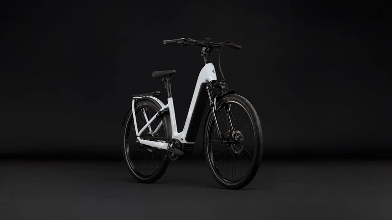 Cube Kathmandu Hybrid Deluxe Pro 800 Wh E-Trekkingbike Easy Entry 28" metallicwhite´n´chrome