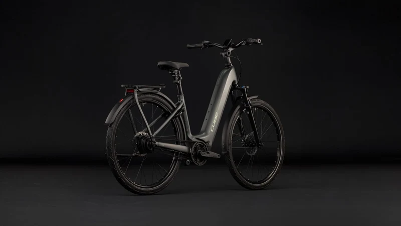 Cube Kathmandu Hybrid Deluxe Pro 800 Wh E-Trekkingbike Easy Entry 28" blackforest´n´chrome