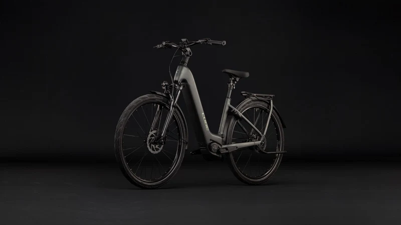 Cube Kathmandu Hybrid Deluxe Pro 800 Wh E-Trekkingbike Easy Entry 28" blackforest´n´chrome