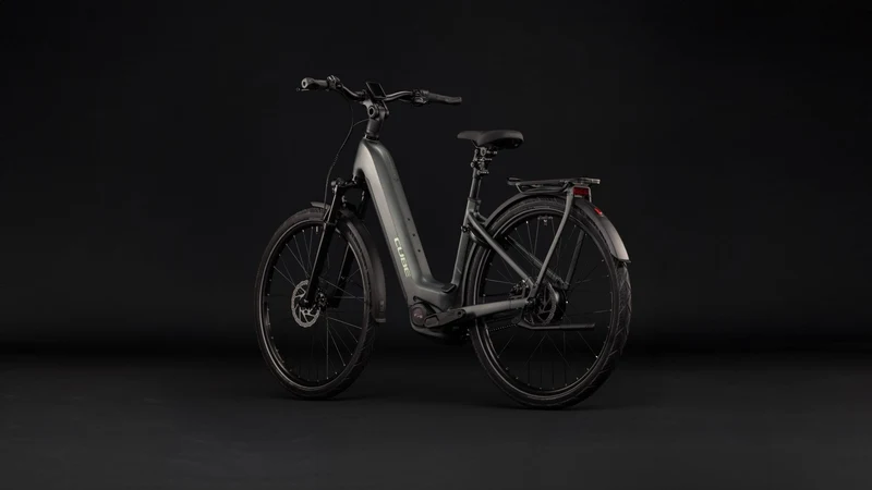 Cube Kathmandu Hybrid Deluxe Pro 800 Wh E-Trekkingbike Easy Entry 28" blackforest´n´chrome
