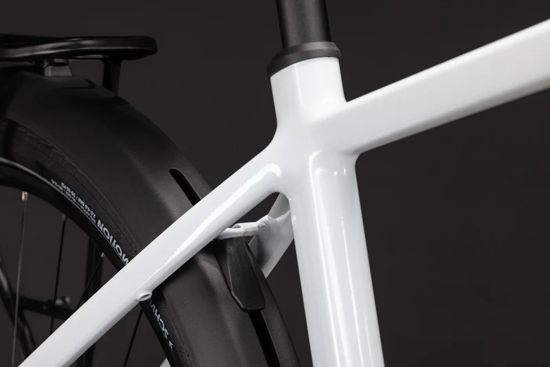 CUBE Touring Hybrid ONE 600 metallicwhite´n´chrome