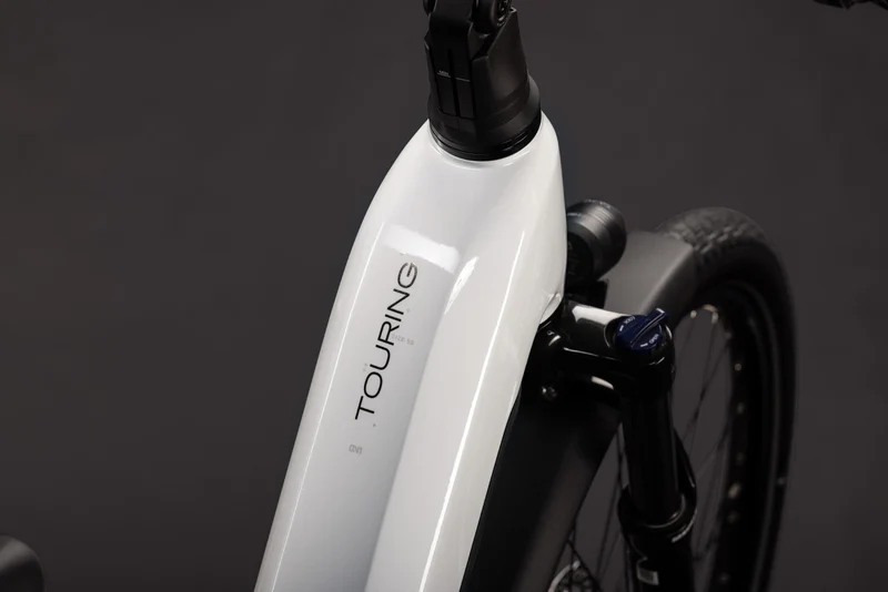 CUBE Touring Hybrid ONE 600 metallicwhite´n´chrome