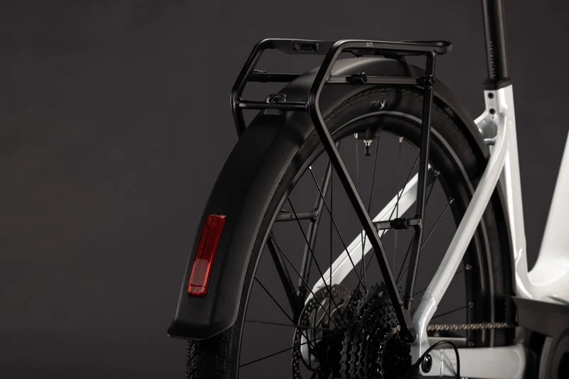 CUBE Touring Hybrid ONE 600 metallicwhite´n´chrome