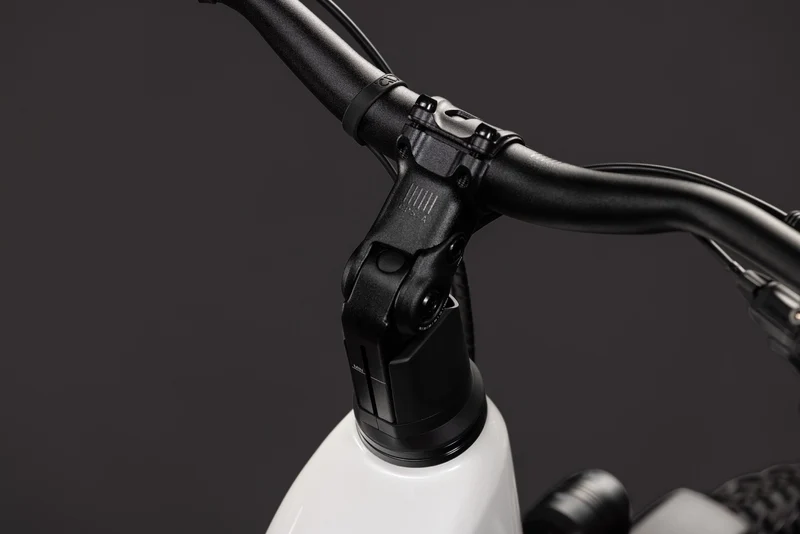 CUBE Nuride Hybrid Performance 720 metallicwhite´n´grey