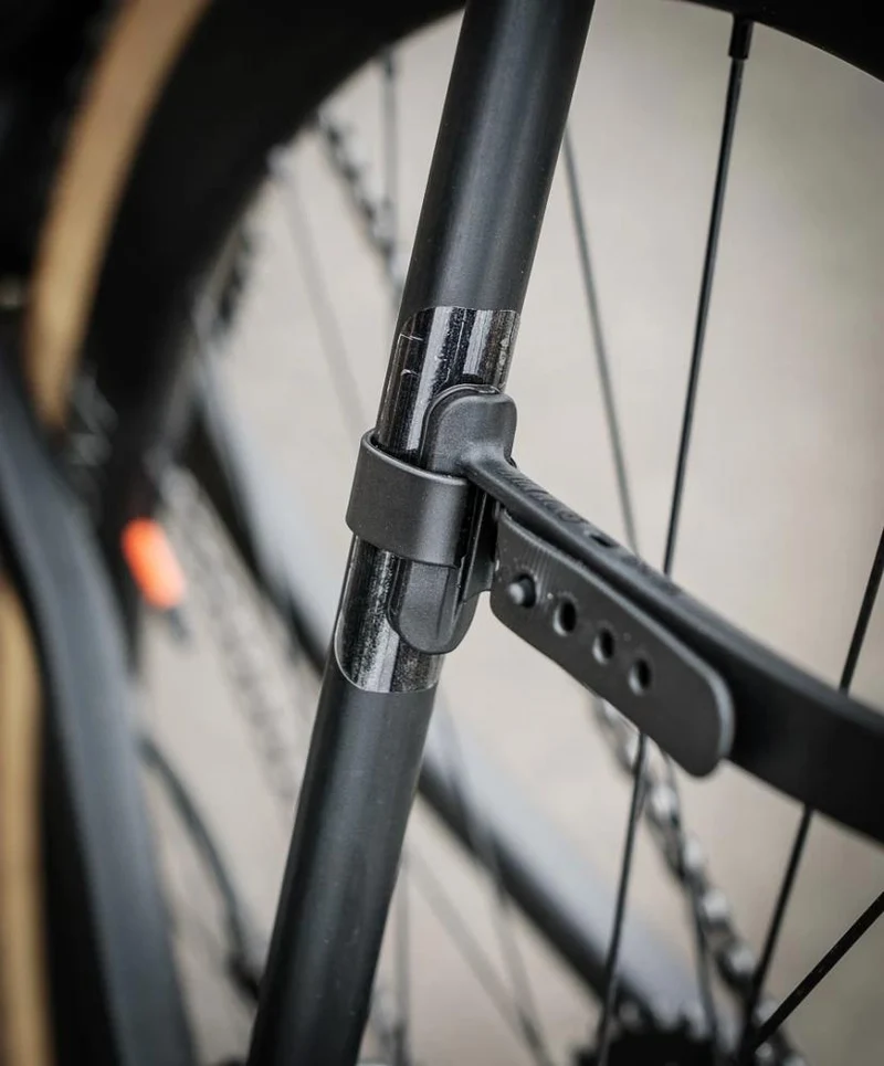 Ass Savers Win Wing 2 Gravel Spektrum  ultraleichter, werkzeugloser Hinterrad-Spritzschutz für Gravelbikes bis 60 mm Reifenbreite, 72 g, einfache Montage