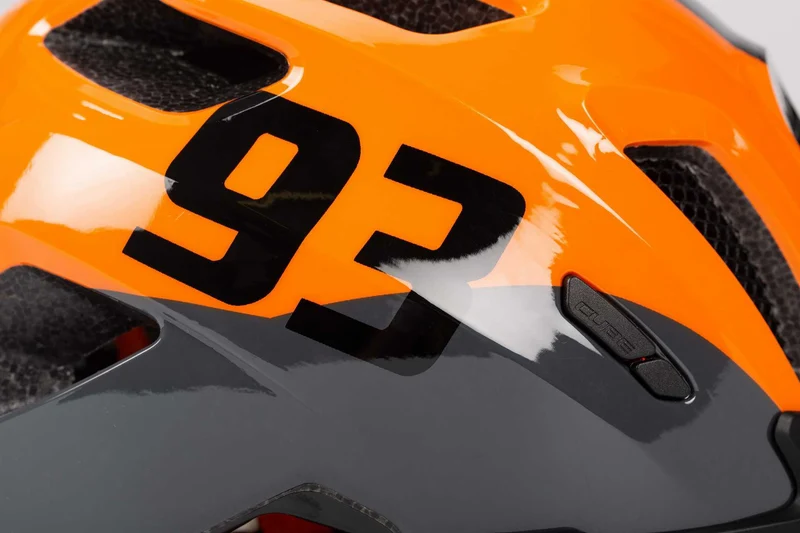 Cube Helm ANT X action team