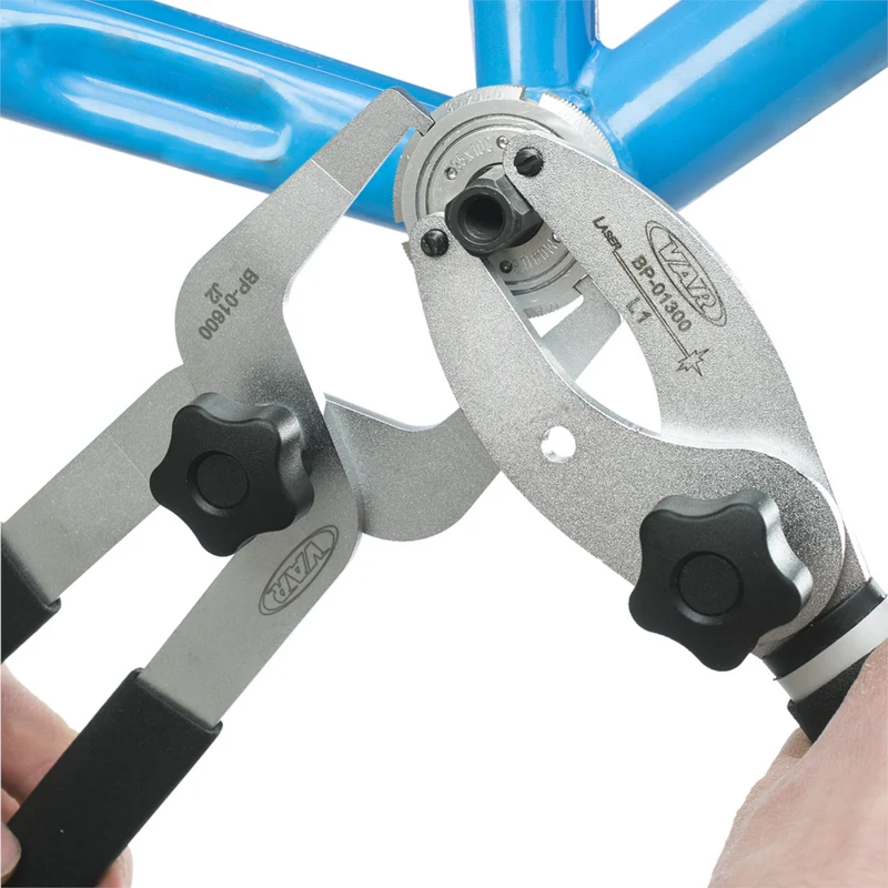 Pince à ergots réglable pour cuvette boitier pédalier Var BP-01300